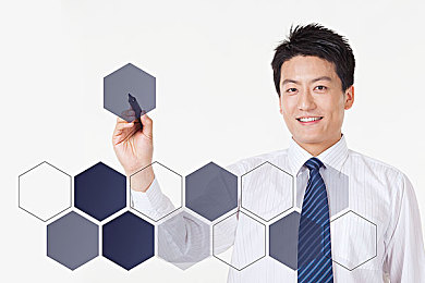 一亲二摸三脱,网络直播乱象揭秘：从亲昵互动到脱衣秀，行业监管刻不容缓-2
