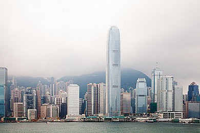 三上和松泽小职员,职场生存大挑战：模拟经营游戏带你领略职场酸甜苦辣