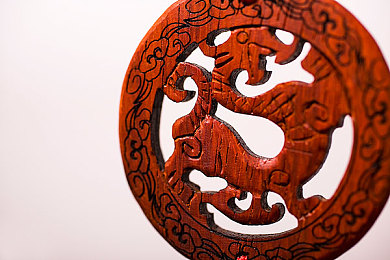 SSNI-077三上悠亚上司犯,灯下黑幕撕开，娱乐业权力牢笼亟待破除