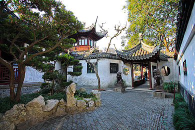 男生把小困困进女生困困洞里,巧妙运用困境策略，解锁游戏互动新篇章，提升玩家沉浸式体验-1