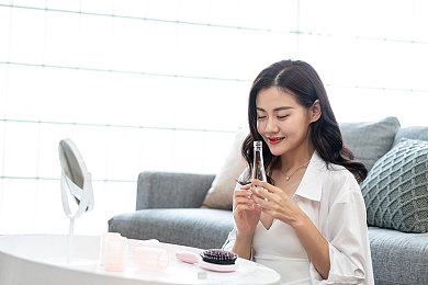 男人鸡鸡捅女人,欲望迷宫：情感漩涡中的真相探秘