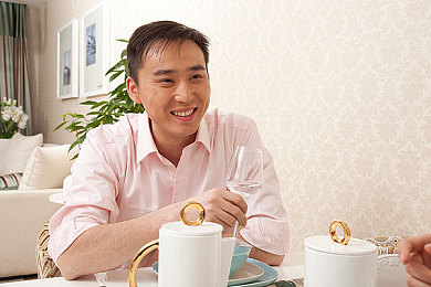 少妇被按摩师摸高潮了,手法过界，按摩师引出情感漩涡，行业规范与隐私保护再成焦点-2