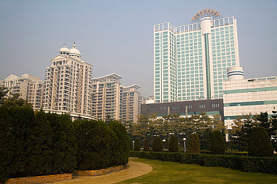 果冻传媒2人妻换人妻,悬疑剧情互动，人妻关系大揭秘：深度解析神秘游戏体验-3
