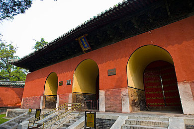 老师穿丝袜玩我,丝袜教师互动游戏，探索师生界限新体验-3