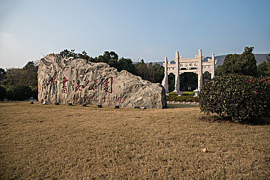 真人     fe性,虚拟情感共鸣：解码游戏产业玩家心灵之旅