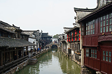 夜晚100种禁,夜幕下的都市秘语：揭秘都市夜生活禁忌与和谐之道-4