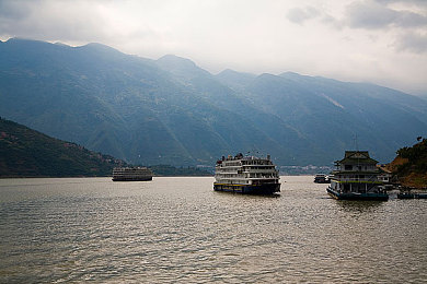 女人第一次与公牛做爰,狂野农场情缘：勇闯成长之旅-2