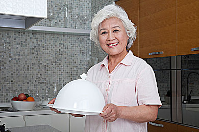 潘金莲双乳晃动干柴烈火,新剧潘金莲形象引发热议：传统文化审美与现代塑造的碰撞-2