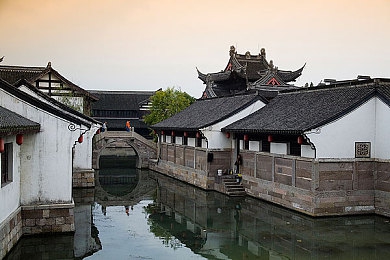 三上悠亚最完美的情人,日本偶像三上悠亚魅力无限，亲和力十足，成为粉丝心中最完美情人