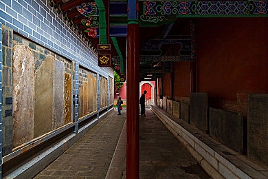 国产色情av,网络色情泛滥，国产AV伦理困境：监管挑战与公众争议亟待破解-2