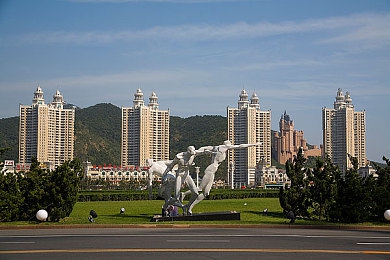 十八岁以下请勿观看免费网,守护青春，绿色网络，成长守护之旅-5