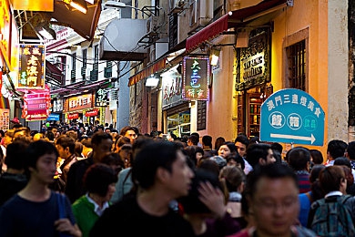 艳女,颠覆传统，热议网络：探讨《艳女》引发的性别形象与网络暴力反思-3