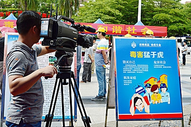 黄品汇绿巨人盒子,绿色革新，游戏新纪元：环保“绿巨人”盒子，畅享无忧游戏体验-4
