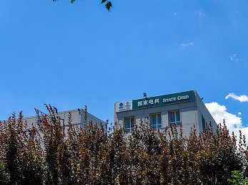 富婆裸体大胆按摩,富婆按摩意外曝光引热议：隐私权与道德争议激荡网络潮涌-4
