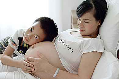 男生吧困困放女生困困里,梦境编织甜蜜恋曲，角色互动共谱爱情乐章-3